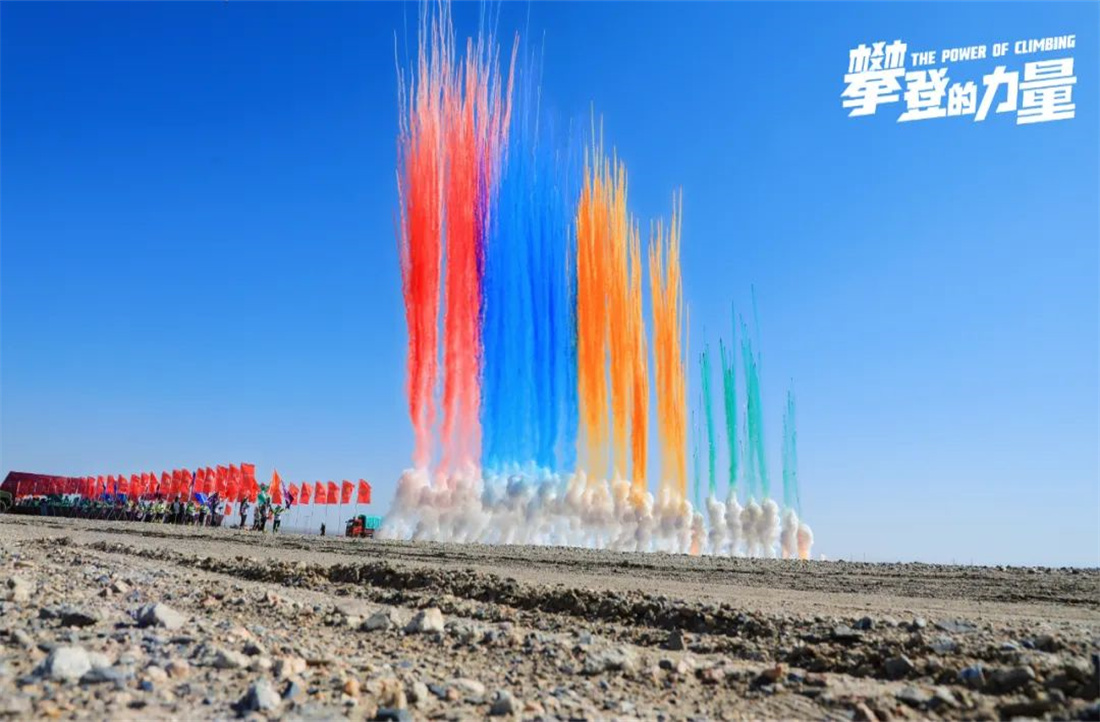 火力全开！萨米特挑战千人敦煌戈壁徒步，尽显攀登的力量！