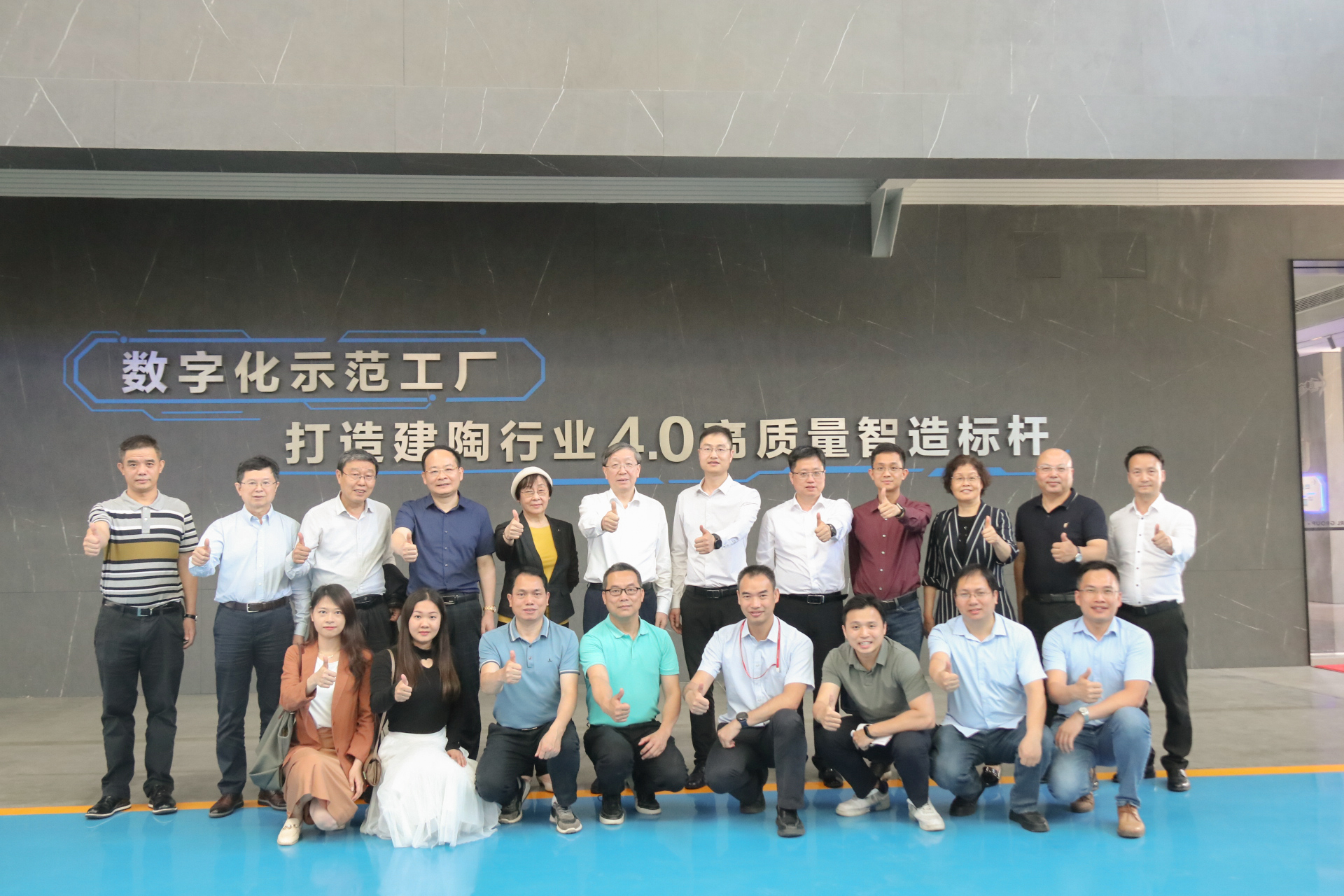 聚焦数智化，共话高质量发展丨全国政协常委、上海市政协副主席钱锋一行走进新明珠集团